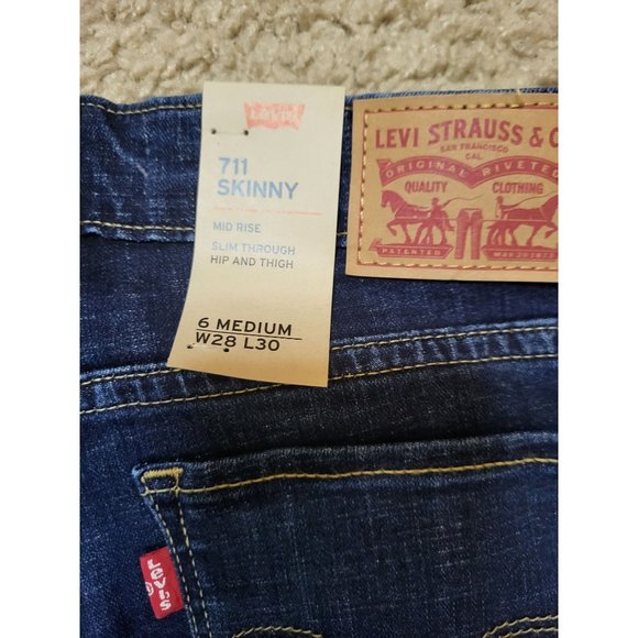 Levi's 711 Distressed Dark Wash Skinny Jeans size 28/6, NWT - Picture 5 of 6